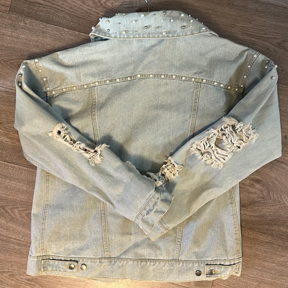 Oversized Jean jacket with pearl embellishments - Picture 4 of 5
